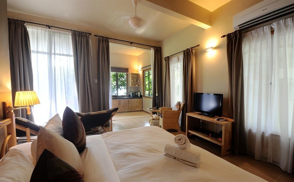 Ambong Rainforest Retreat Pantai Tengah  Exteriör bild