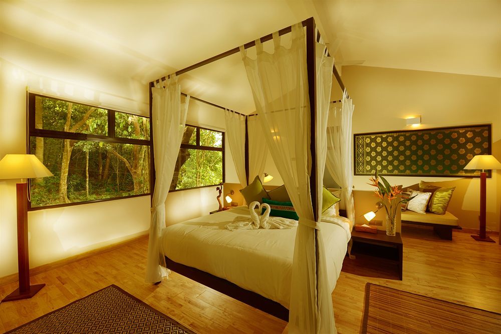 Ambong Rainforest Retreat Pantai Tengah  Exteriör bild