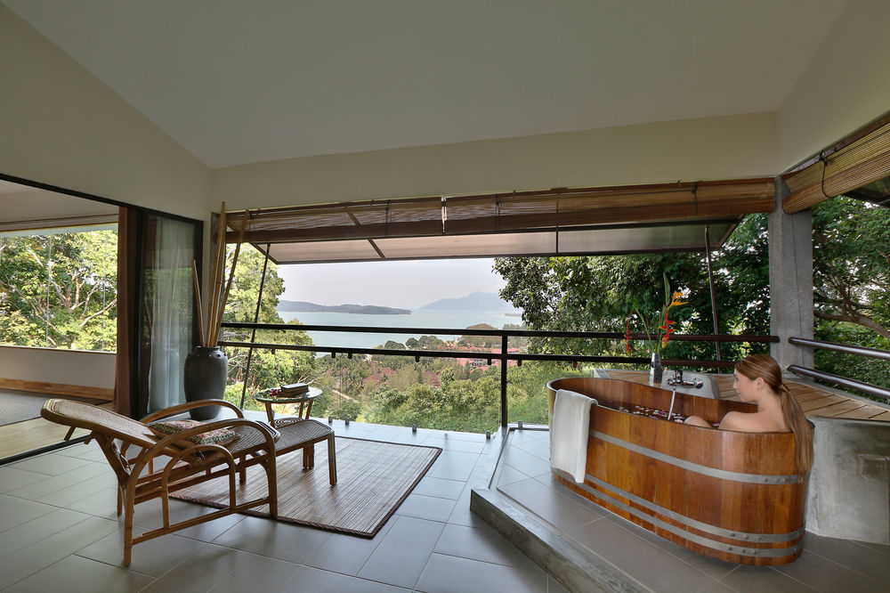 Ambong Rainforest Retreat Pantai Tengah  Exteriör bild