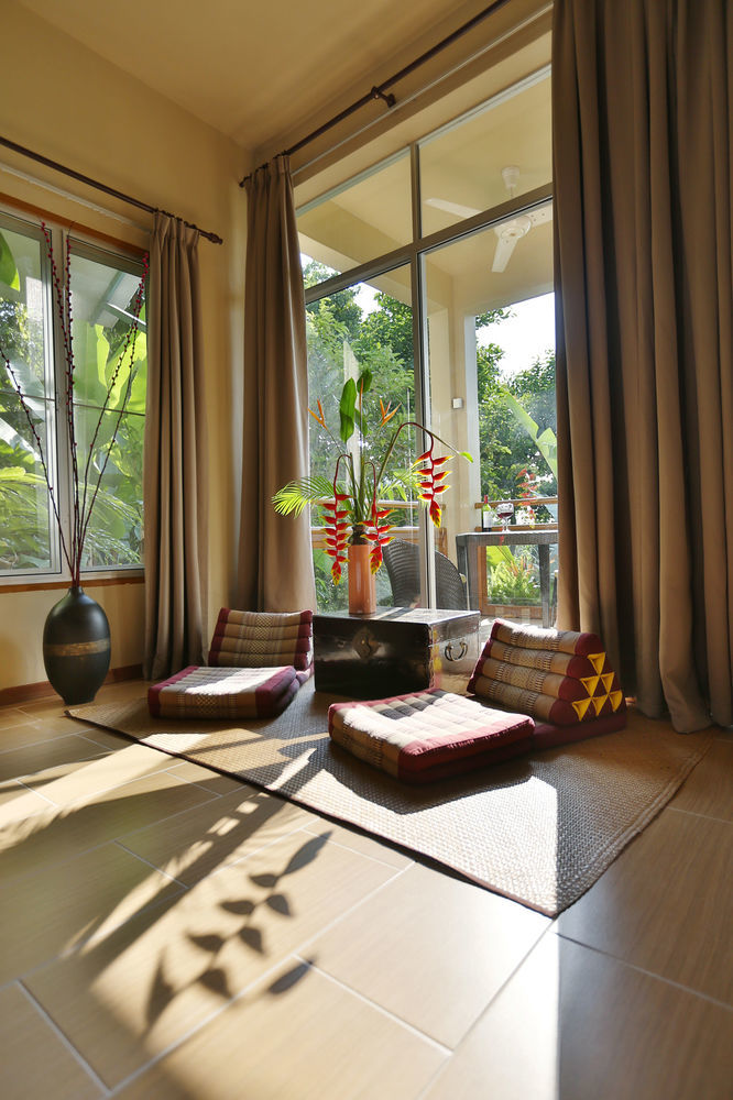 Ambong Rainforest Retreat Pantai Tengah  Exteriör bild