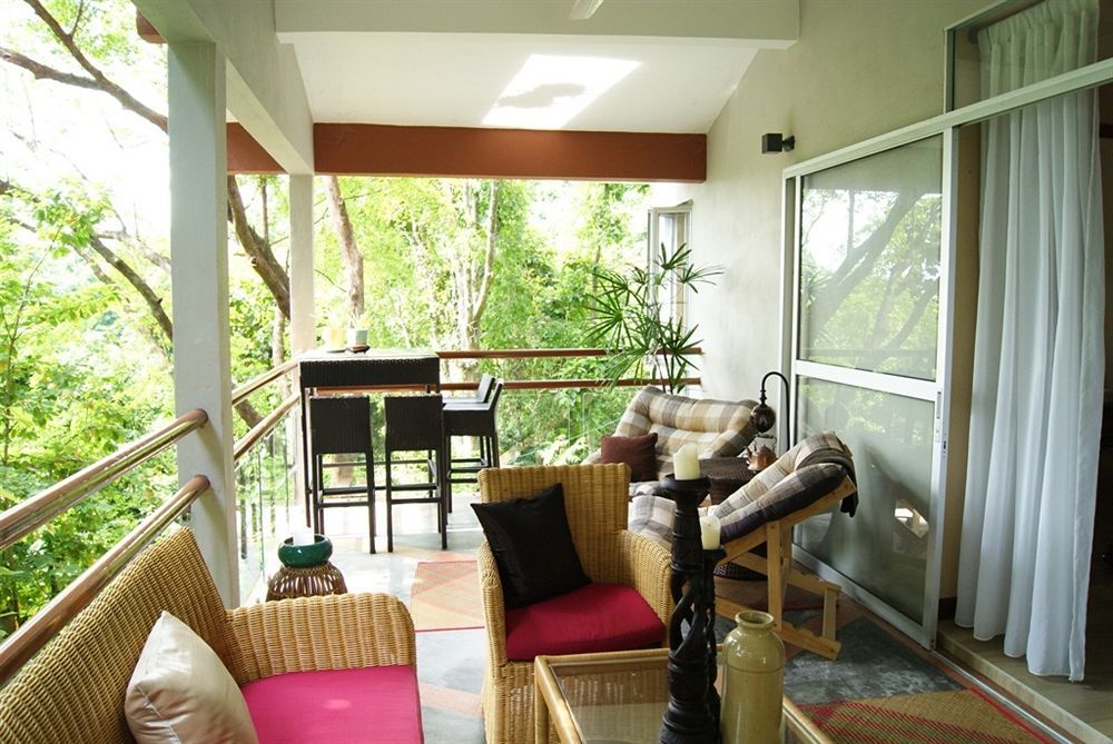 Ambong Rainforest Retreat Pantai Tengah  Exteriör bild